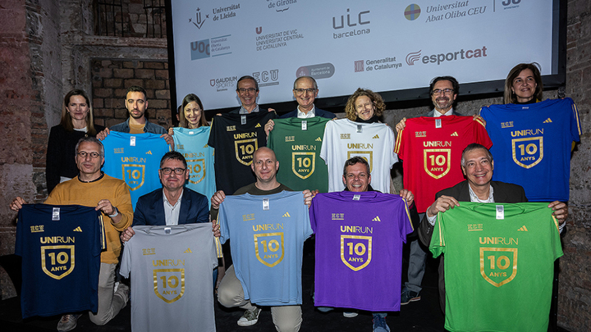 Presentació de les samarretes de les dotze universitats participants 
