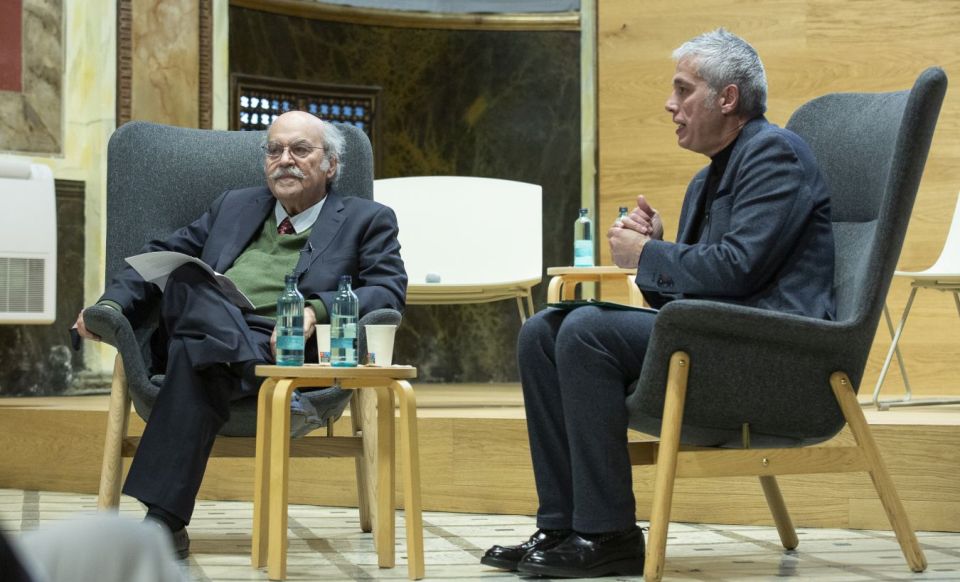 Andreu Mas-Colell i Albert Om en un moment de la conversa a l'acte dels 10 anys de l'acord federatiu