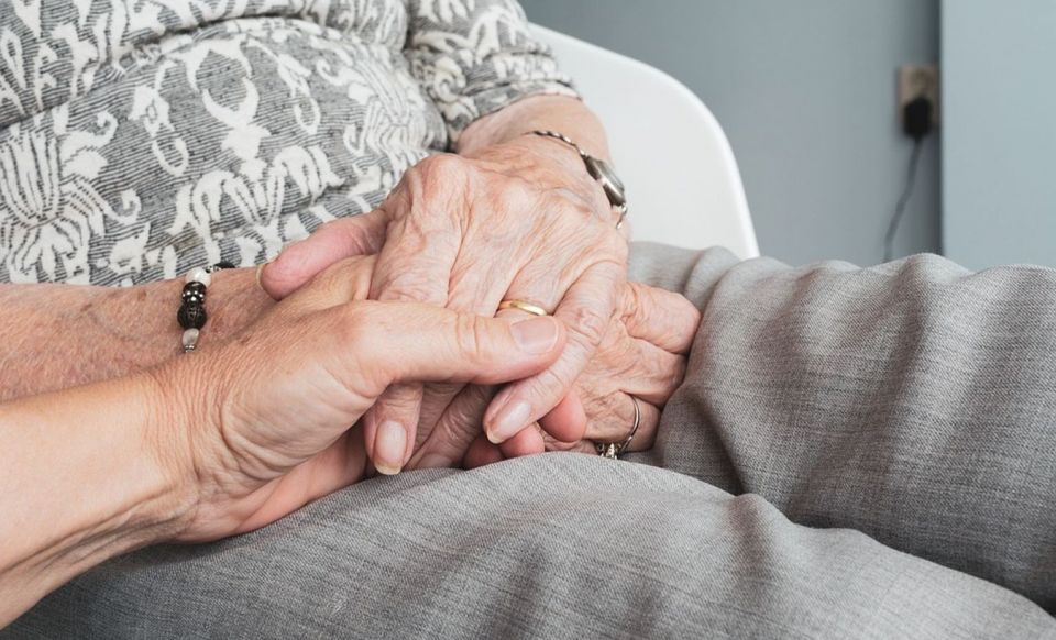 El projecte Co-Care vetlla per les necessitats de les persones cuidadores de persones amb Alzheimer i demències