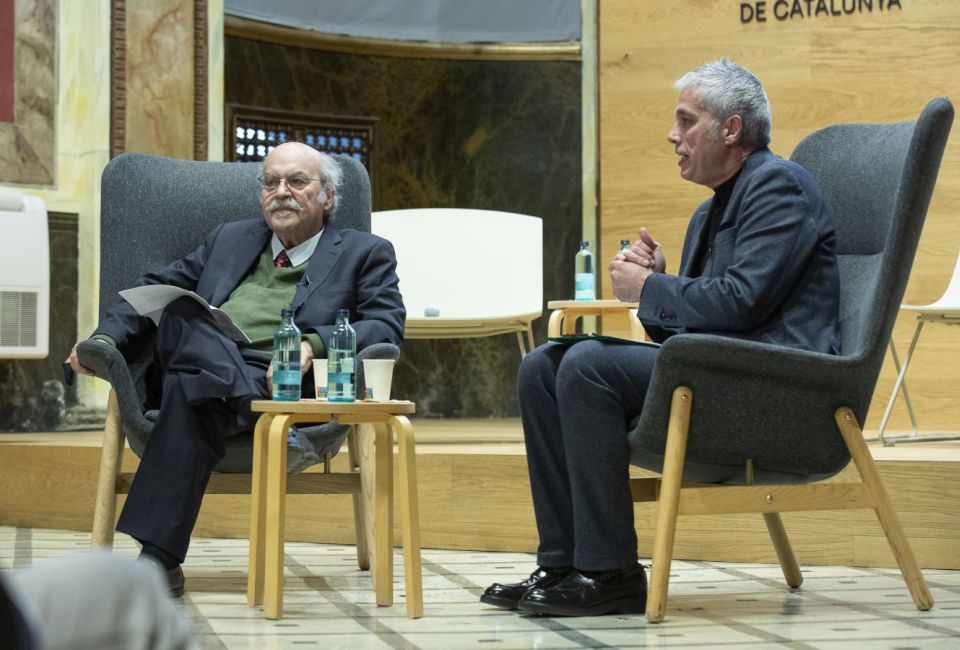Andreu Mas-Colell i Albert Om en un moment de la conversa a l'acte dels 10 anys de l'acord federatiu