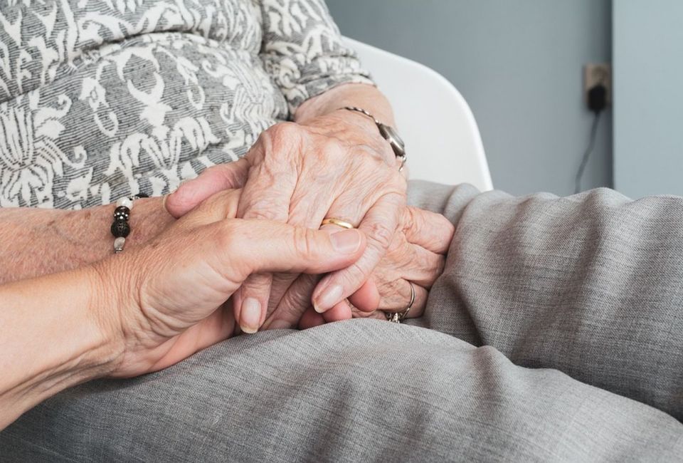 El projecte Co-Care vetlla per les necessitats de les persones cuidadores de persones amb Alzheimer i demències