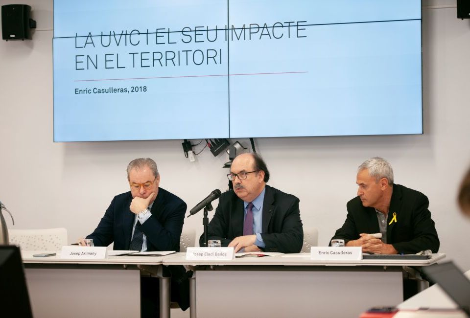 Presentació de l'informe d'impacte econòmic de la UVic. D'esquerra a dreta: Josep Arimany, Josep-Eladi Baños i Enric Casulleras