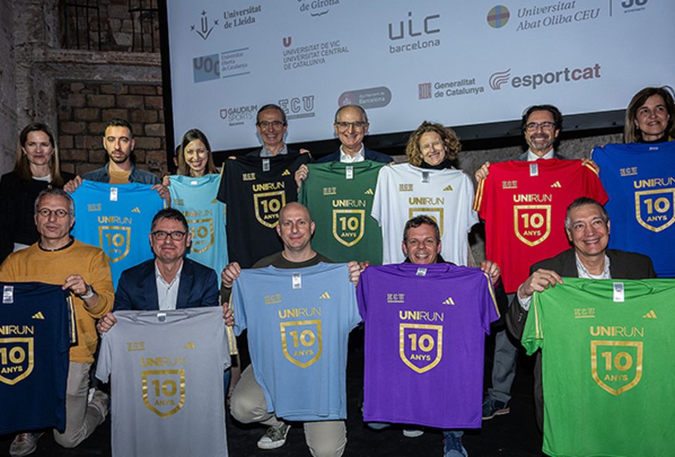 Presentación de las camisetas de las doce universidades participantes