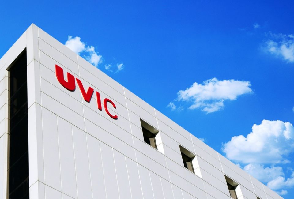 Façana de l'edifici F del campus Vic de la UVic-UCC